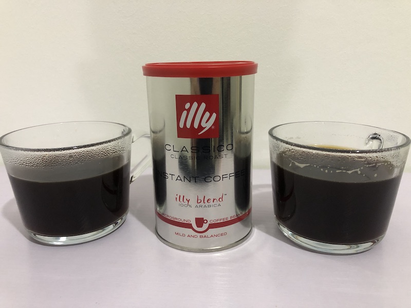 Illy Classico can of illy blend instant coffee and two cups of coffee